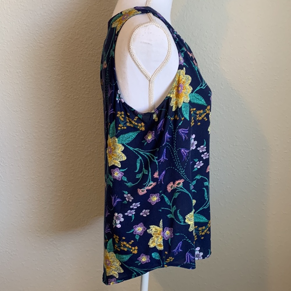 Old Navy Sleeveless Blouse - Picture 3 of 7